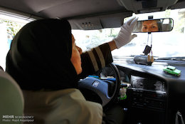 بازیگر زن ایرانی که راننده تاکسی شد!+تصاویر مینو شیخان