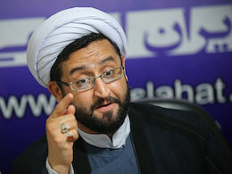 شورای مشورتی باید منحل شود/ دولت روحانی پیر است فومنی