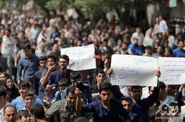 ضرب و شتم دانشجویان در جریان سفر روحانی به شیراز + فیلم ضرب و شتم دانشجویان در شیراز