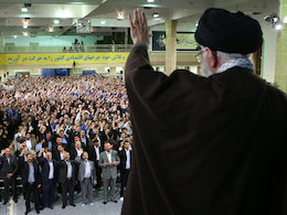 حمایت از تولید ملی وظیفه شرعی است/ فرهنگسازی را از دبستان شروع کنیم/ مهمتر از قانونگذاری اجرای درست است رهبری+کارگران431