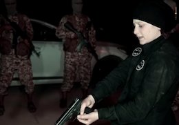 اعدام یک مرد توسط کودک داعشی!+تصاویر اعدام یک مرد توسط کودک داعشی