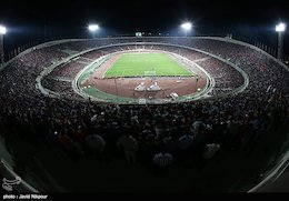 جنجال شکل عجیب روی زمین فوتبال!+عکس تماشاگران پرسپولیس،ورزشگاه ازادی