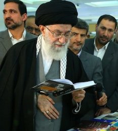 رهبر معظم انقلاب از نمایشگاه بین المللی کتاب بازدید کردند رهبری/2