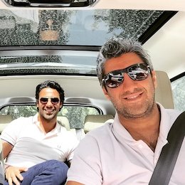 عکس خندان فرهاد مجیدی به همراه برادرش فرهاد مجیدی