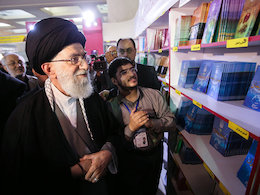 روایتی از متن و حاشیه بازدید رهبر معظم انقلاب از نمایشگاه کتاب رهبری-نمایشگاه کتاب