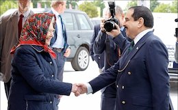 ملکه انگلیس باحجاب شد!+تصاویر ملکه انگلیس و پادشاه بحرین