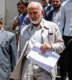 یک وزیر به همراه دختران و دامادهای خود ۱۴ کارخانه دارد حاشیه دادگاه احمد توکلی/2