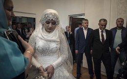 ازدواج اجباری دختر ۱۷ساله با رئیس پلیس+تصاویر ازدواج اجباری