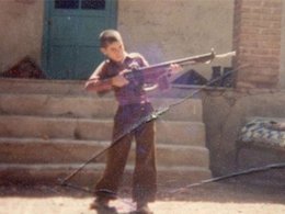 وقتی تفنگ از دهنمکی بزرگتر بود/عکس ده نمکی