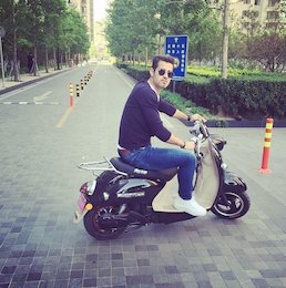 عکس/ تنها تفریح پورعلیگنجی در چین! پورعلی گنجی