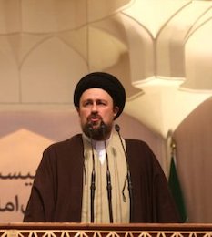 ایران، سرزمین «خمینی»/ملت زیرسایه فرمانده کل قوااجازه تعدی نمیدهد
 حسن خمینی/2