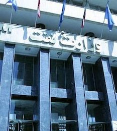 وزارت نفت به رئیسجمهور آدرس غلط میدهد/ دریغ از تولید یک قطره بنزین یورو ۴ وزارت نفت//