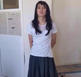 تقلب یک پسر با لباس دخترانه !+عکس  تقلب با لباس دخترانه