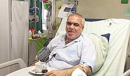 عیادت قلعهنویی از فتحاللهزاده/عکس فتح الله زاده در بیمارستان