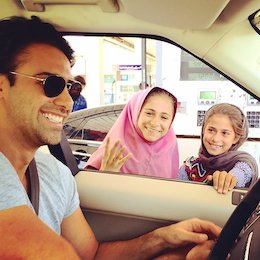 دخترهایی كه فرهاد مجیدی را خنداندند/عکس فرهاد مجیدی