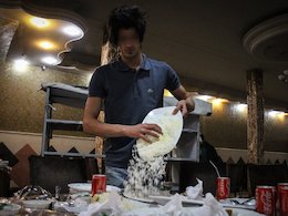 اسراف غذا در رستورانها