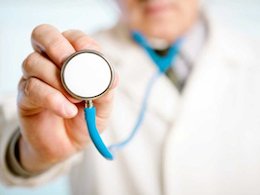 برخی شهرها با جمعیت ۲۰۰ هزار نفری فقط یک پزشک متخصص دارند پزشک