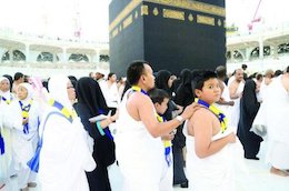 طواف با پرچم باشگاه فوتبال+عکس طواف با پرچم باشگاه فوتبال