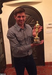 جایزه اسکار در دستان ستاره لیورپول+عکس جرارد