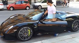 رونمایی ستاره فوتبال از خودرو جدید و گرانقیمتش+عکس خودروی زلاتان