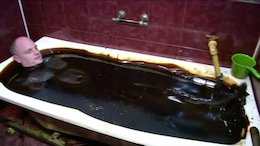 حمام شکلاتی مخصوص ثروتمندان!+عکس حمام نفت