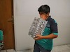 توزیع افطار توسط دانشجویان دانشگاه هنر میان کارتن خوابهای پایتخت