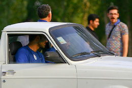 شوخی خطرناک حنیف عمران زادهبا یک بچه!/عکس حنیف عمران زاده