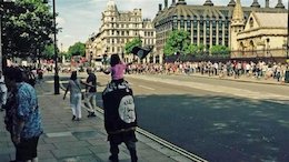 پرچم داعش مقابل پارلمان انگلیس/ عکس  پرچم داعش مقابل پارلمان انگلیس