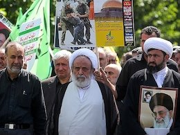 عکس/ ظرفشستن شیخ حسین انصاریان  شیخ حسین انصاریان