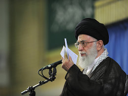 قرآن جیبی رهبرانقلاب/عکس رهبر انقلاب