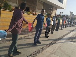 زنجیره انسانی سهامداران پدیده+عکس پدیده شاندیز