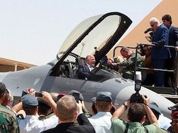 نخست وزیر عراق سوار F۱۶ شد +تصاویر  نخست وزیر عراق سوار F16
