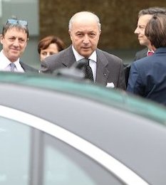 وزیر فرانسوی متهم پرونده «خونهای آلوده» در راه تهران! فابیوس//