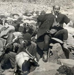 شاعر معروفی که چوپان بود+عکس نیما یوشیج