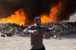 آتش سوزی در خیابان کریمخان/نجات۲۹ تن از میان شعله ها آتش سوزی در جنوب تهران