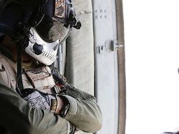 آموزش چتربازان برای مبارزه با داعش+تصاویر نیروهای چترباز یگان رزمی العباس(ع)