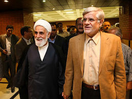 ناطق مقابل اصولگرایان می ایستد!/ عارف مانند کروبی ضعیف است ناطق و عارف