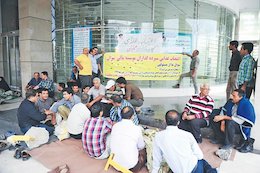 اعتصاب غذای سپرده گذاران"میزان"+عکس اعتصاب برای میزان