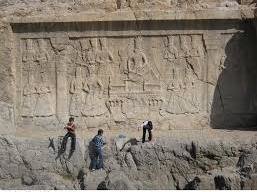 دست درازی به سبیل فتحعلیشاه! کتیبه فتحعلیشاه قاجار