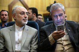 موبایل وزیری که برای فقرا گریه کرد!/عکس موبایل وزیر کار