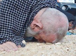 بازدید وکیل شرعی رهبر انقلاب از خط مقدم نبرد با داعش+تصاویر وکیل شرعی رهبرانقلاب در لبنان؛محمد یزبک