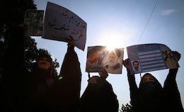 تجمع هستهای جمعی از دانشجویان بسیجی تهران مقابل مجلس تجمع دانشجویان مقابل سازمان انرژی اتمی