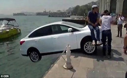 سلفی در آستانه سقوط!!+ تصاویر  سلفی خطرناک