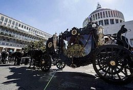 تشییع جنازه مجلل رییس مافیا+تصاویر تشییع جنازه مجلل رهبر مافیای ایتالیا