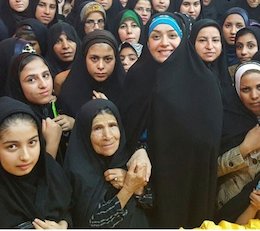 تقدیر مقام زن اروپایی از الهام چرخنده +تصاویر الهام چرخنده