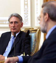 لاریجانی: دخالتهای انگلیس در امور داخلی ایران باید تغییر کند/هاموند: نباید در گذشته متوقف ماند لاریجانی هاموند