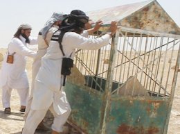 داعش به مردگان هم رحم نکرد!+تصاویر تخریب قبور توسط داعش