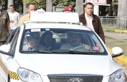 رئیس جمهور در حال مسافرکشی در پایتخت+عکس  مادورو