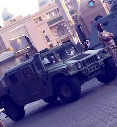 استقرار خودروی زرهی در مسجد النبی!+تصاویر  خودروی زرهی در مسجد النبی