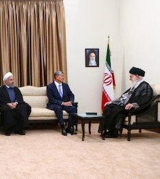 تنها راه دفع شرّ قدرتهای سلطهگر ایستادگی و تقویت ارتباطات کشورهای اسلامی است رهبری//